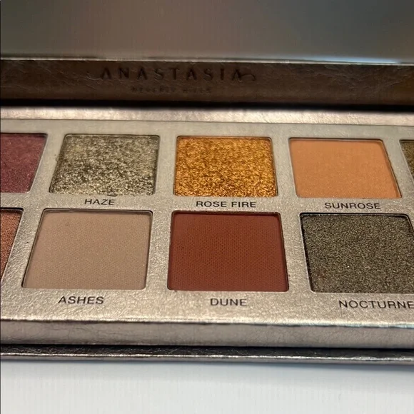 Anastasia Beverly Hills Rose Metals Eyeshadow Palette - Picture 5 of 13